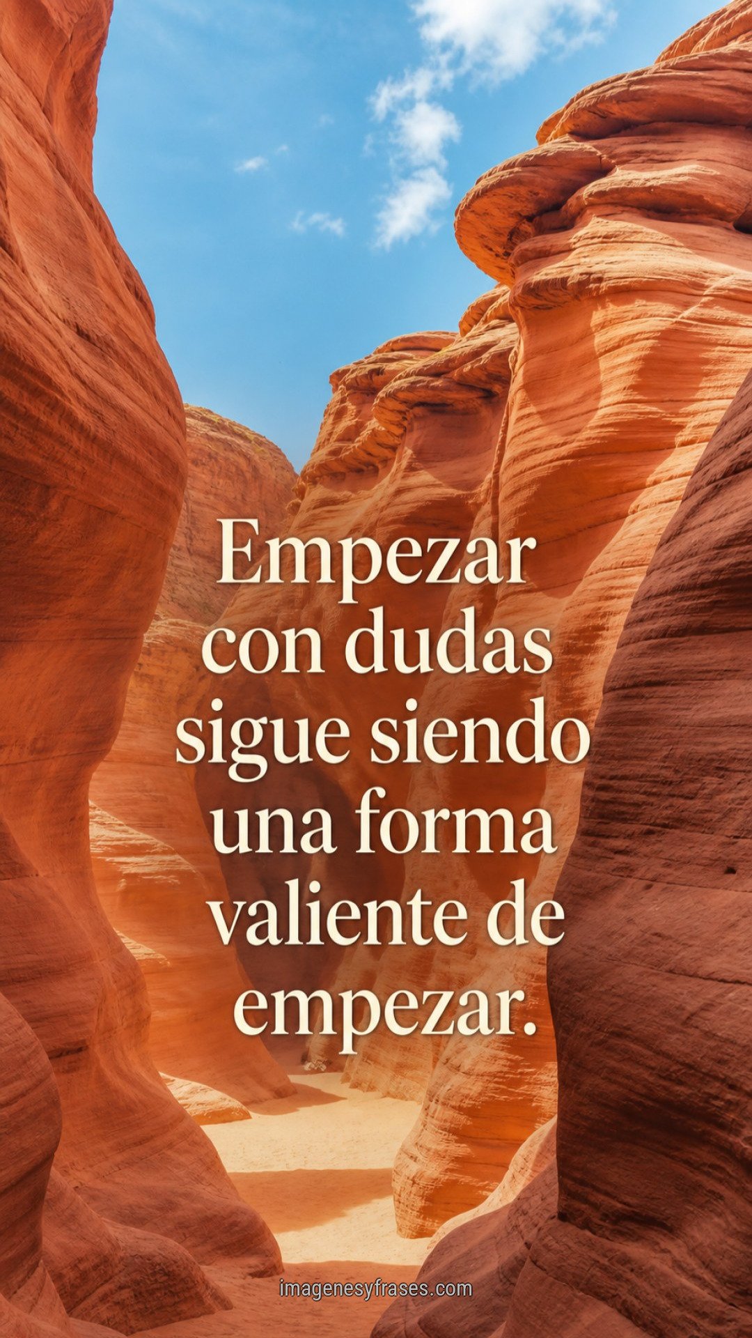 Formaciones de roca coral bajo un cielo celeste con una frase sobre comenzar aunque existan dudas