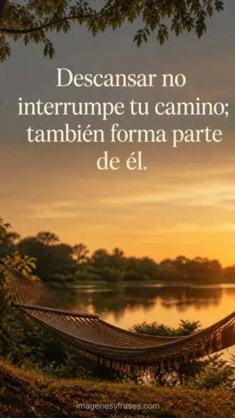 Hamaca vacía bajo un árbol frente a un lago iluminado por el atardecer con una frase sobre descansar