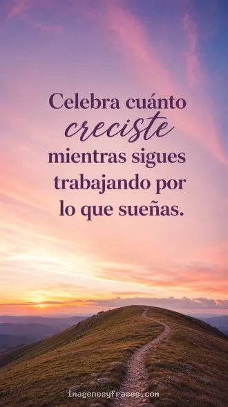 Fotografía vertical de una senda sobre una cima al atardecer rosado y violeta que incluye una frase motivacional en tipografía elegante.
