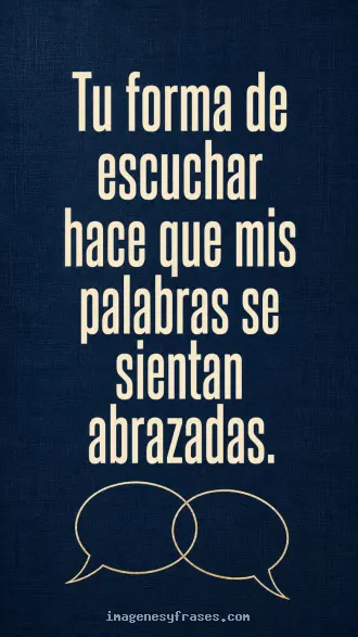 Fondo azul noche con textura de tela y globos de diálogo entrelazados, acompañado de una frase sobre escuchar con amor.